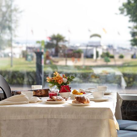 רימיני Hotel Mondial מראה חיצוני תמונה