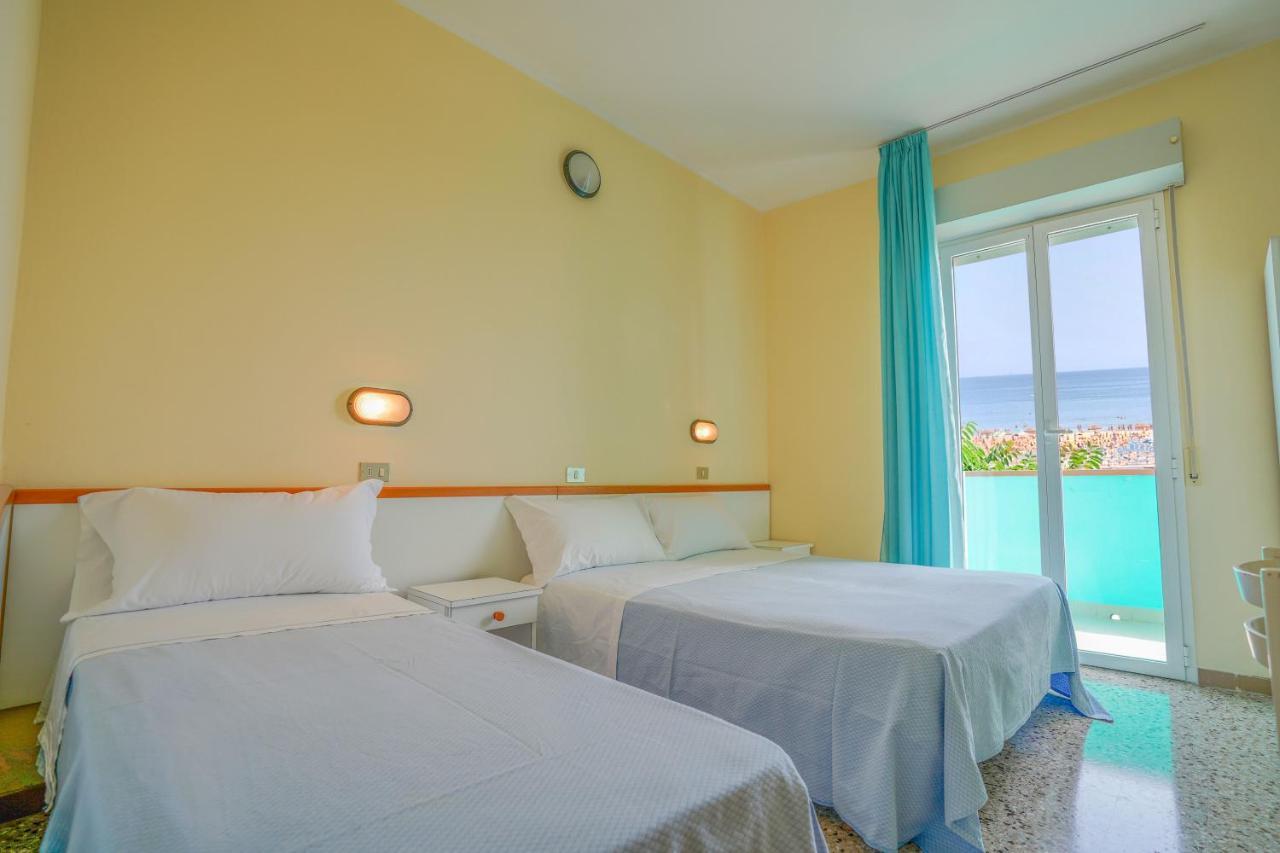 רימיני Hotel Mondial מראה חיצוני תמונה