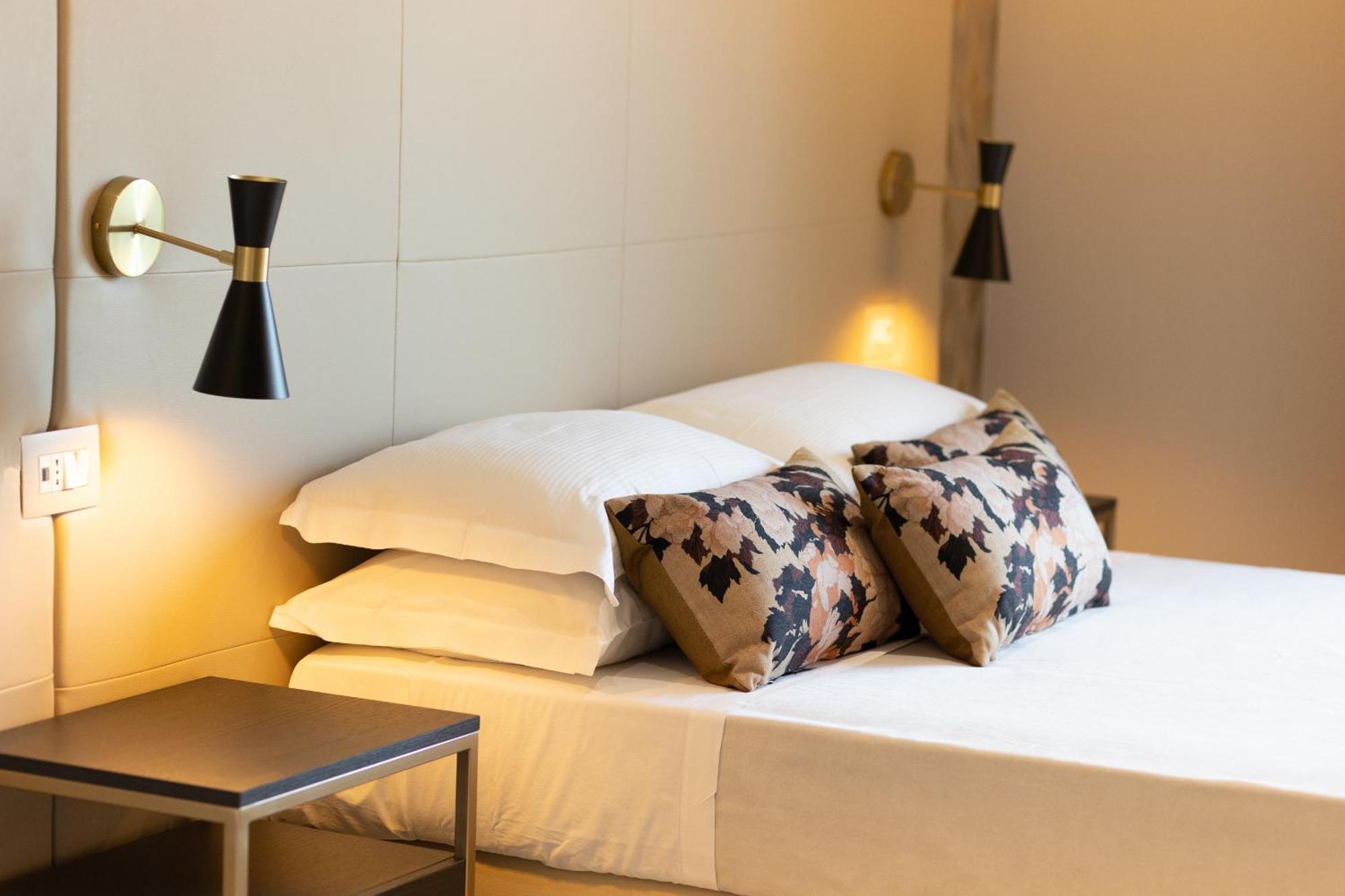 רימיני Hotel Mondial מראה חיצוני תמונה