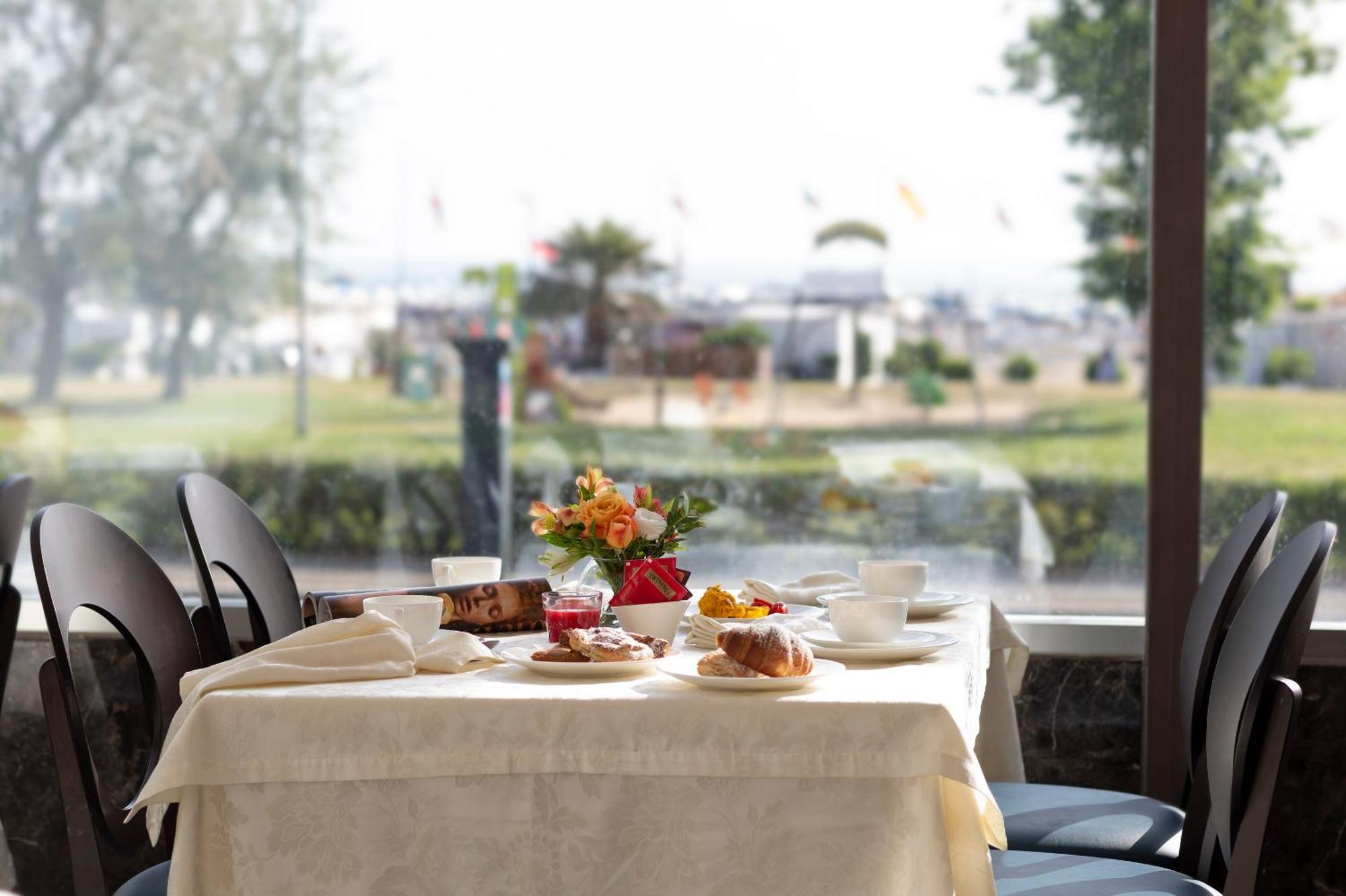 רימיני Hotel Mondial מראה חיצוני תמונה