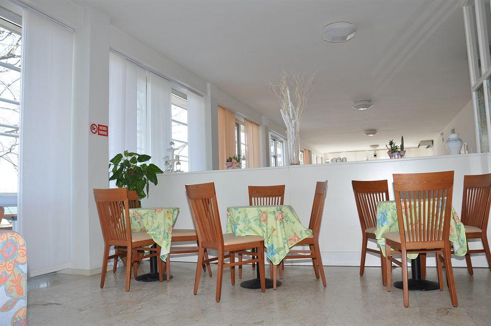 רימיני Hotel Mondial מראה חיצוני תמונה