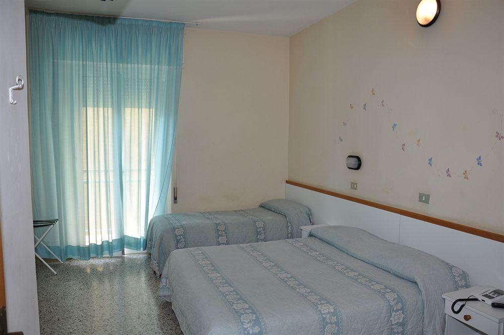 רימיני Hotel Mondial מראה חיצוני תמונה