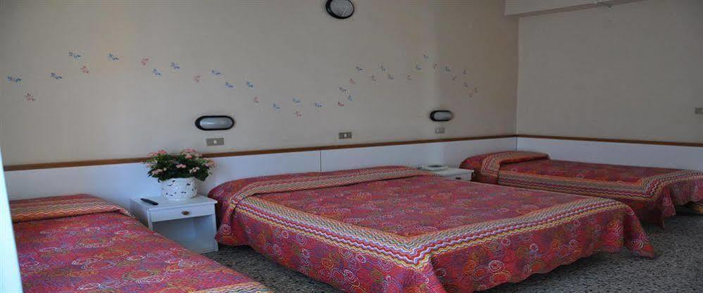 רימיני Hotel Mondial מראה חיצוני תמונה